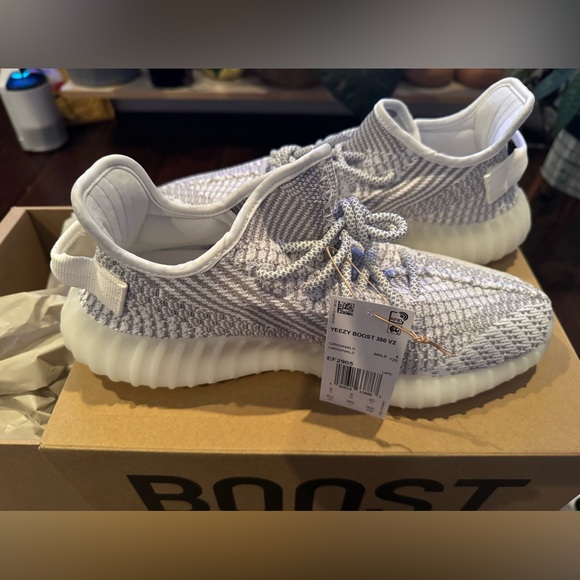 Yeezy 350 boost v2 in white - Picture 5 of 8